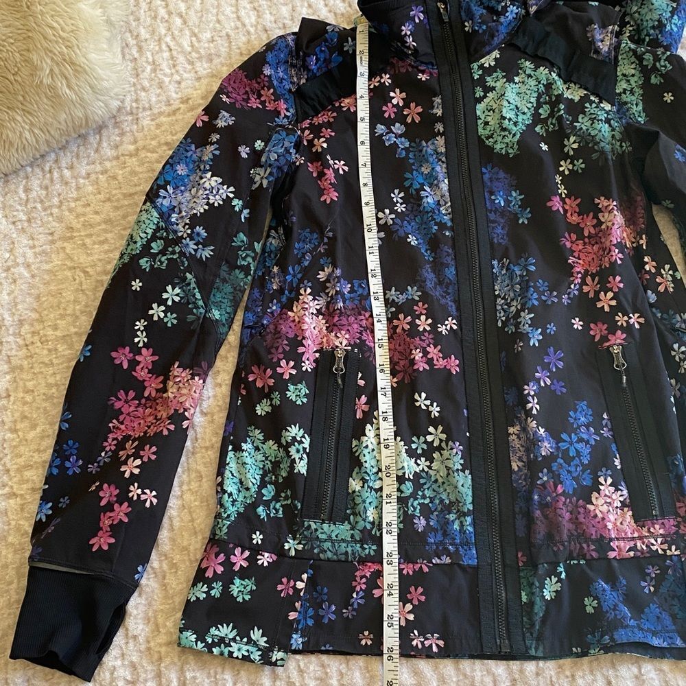 Lululemon Floral Patterned Jacket - Picture 4 of 9